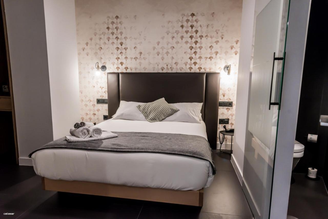 Welldone Quality - Crystal Pool Hotel Seville